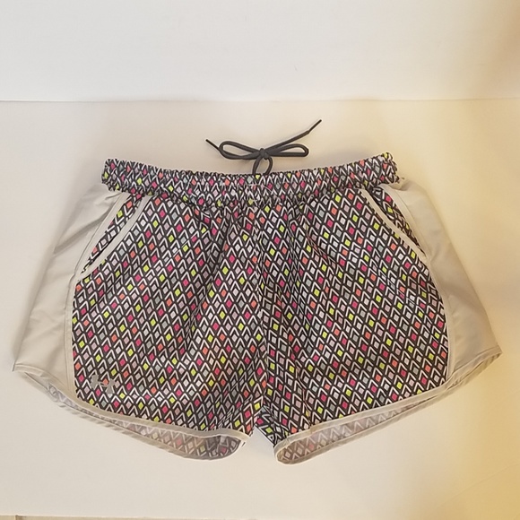 Under Armour Pants - Under Armour 🏃‍♀️ Semi-fitted Heat Gear Shorts M